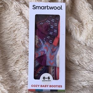 Smart wool cozy baby booties